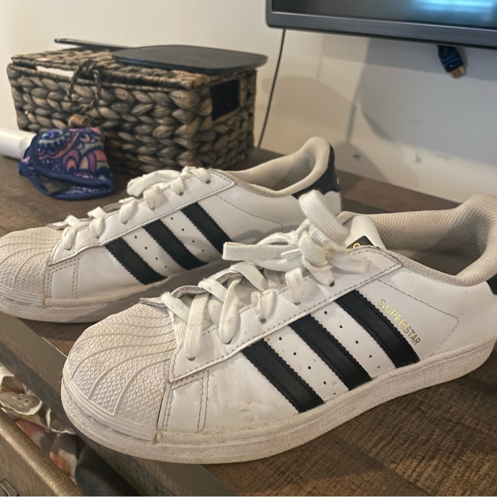 ADIDAS SUPERSTAR CASUAL TRAINERS CELEBRATING 50 YEARS OF STREETWEAR HISTORY